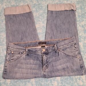 New York & Company Women's Sz 12 Light Wash Jean Capris, Great Condition